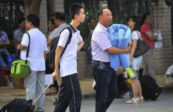 住校生和走读生的区别,差的不是一星半点,家长需心中有数