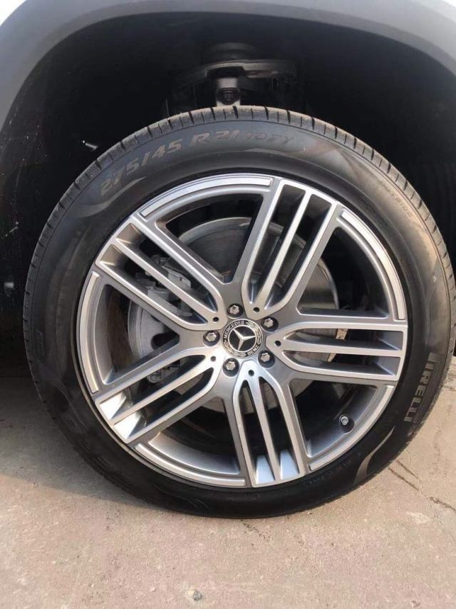 奔驰gls580v8发动机23英寸轮毂