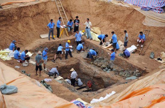 1982年,湖北一农民挖出了楚墓,其中一宝贝,被考古人员随意乱丢|纪南城