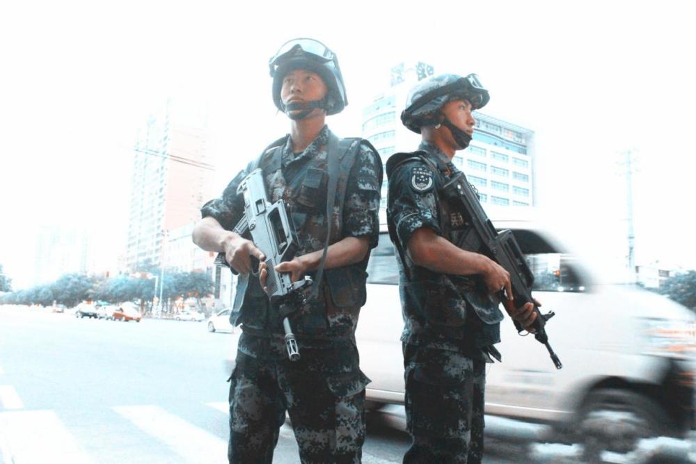 中国士兵两人站岗为何只有一把枪白宝山事件让人不敢忘