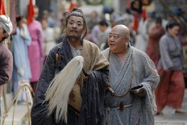 贾宝玉出家后漂洋过海来到林黛玉墓前度过了自己的余生