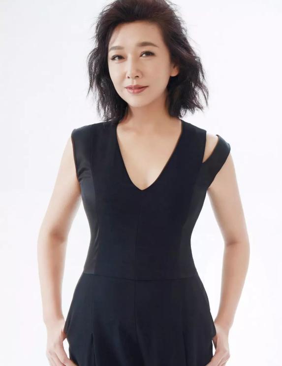 53岁演员江珊一个月瘦了16斤她透露一个减肥小技巧