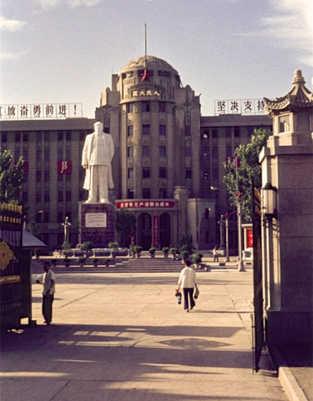 这栋建筑建于上世纪50年代,建筑造型独特,把美学和建筑设计完美地结合