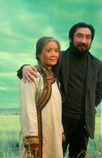 影后娜仁花的爱情故事:出道零绯闻,丈夫是 影帝 ,儿子情商很高