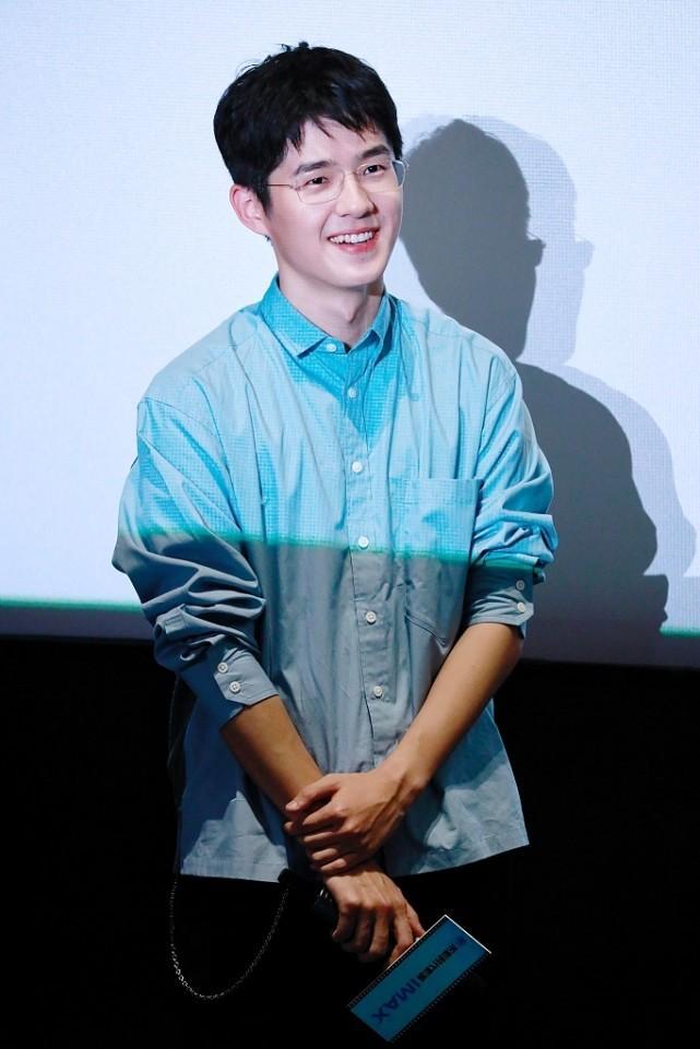 刘昊然黄发造型上热搜,看着酷炫变化好大,帅帅的好有魄力啊