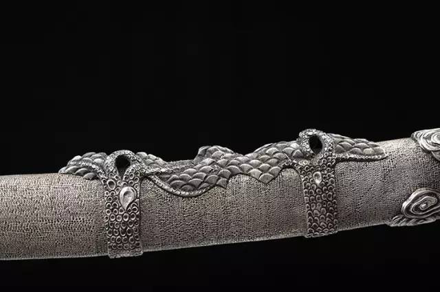 猛虎不怯敌『银装虎威』刀 鉴赏