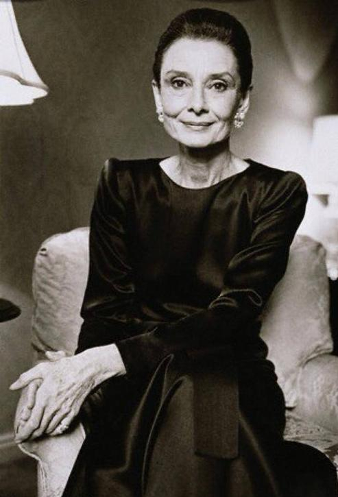 有一种优雅叫满脸皱纹的赫本63岁老态没胶原蛋白也是时髦人