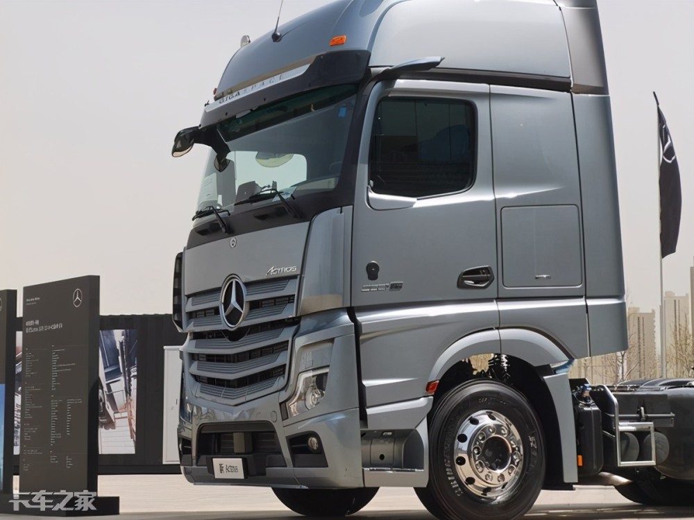 价值120万元配电子后视镜实拍奔驰顶配actros牵引车