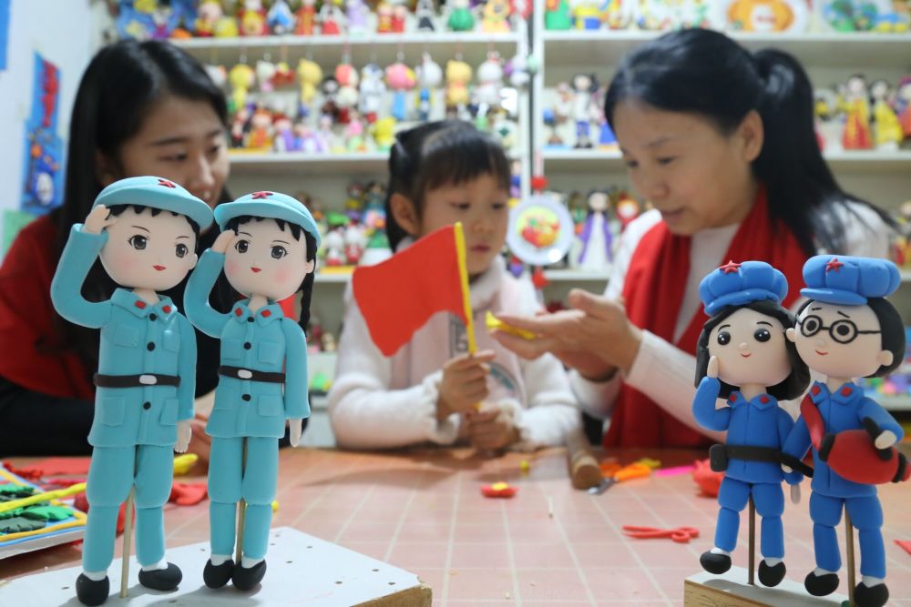 组图|制"红色"泥塑 庆建党百年_腾讯新闻