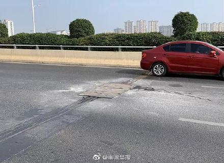 南宁葫芦鼎大桥因桥面伸缩缝发生断裂拥堵严重