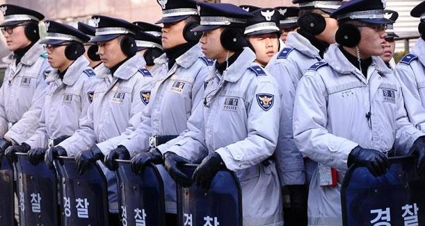 韩国第一大案,8小时杀害56人,27岁的警察,如何非常疯狂?_腾讯新闻