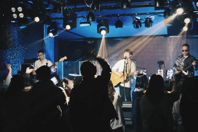 鞠起与氪元素乐队2021火花专场演出天津站圆满完成