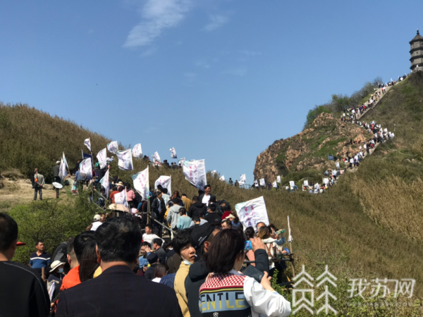 春和景明踏青去镇江黄明节万人登圌山