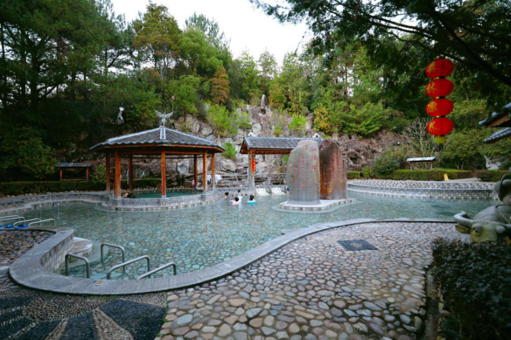 30年30事丨"福地金汤"焕新颜 "温泉之都"金字招牌越擦越亮_腾讯新闻