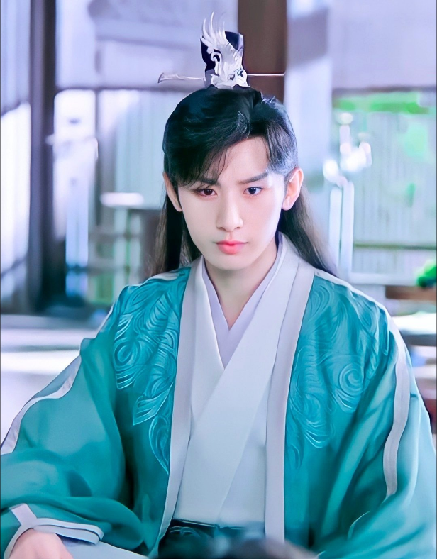 司凤2.0?成毅《沉香如屑》全新装扮曝光,一身白衣英气十足
