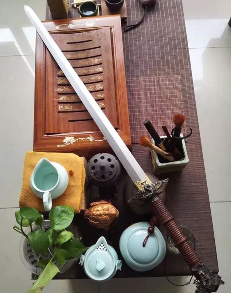 松鹤延年道骨仙风别具特色的松鹤剑