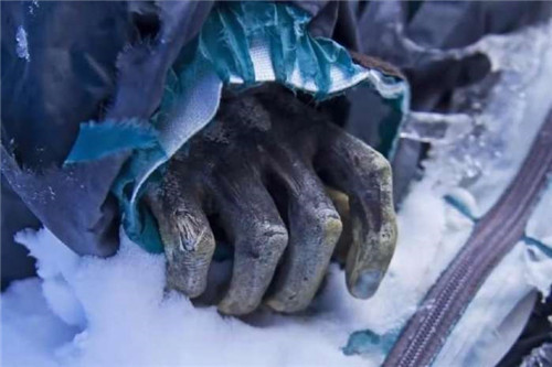 珠峰睡美人为何长达22年无人掩埋如今成了著名登山路标