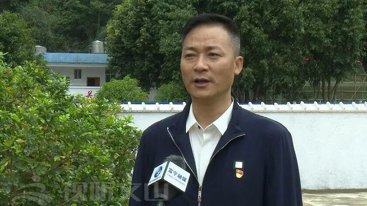 富宁县卫健局局长 张斌:"一是明确辖区责任领导,联络员,组成专班工作