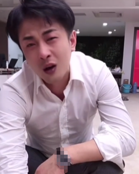 辛巴高调复出封路下跪卖惨销售20亿谁给他的勇气嚣张