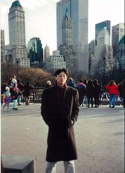 圣诞节前,沈南鹏打电话给雍景欣说自己会去佛罗里达陪她一起过圣诞