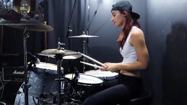 女鼓手自曝"坑爹",神秘老爸帮改大学成绩,进电视台,买学区房