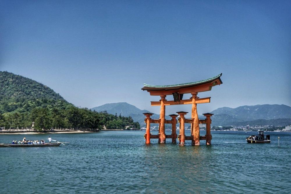 在日本宫岛游玩