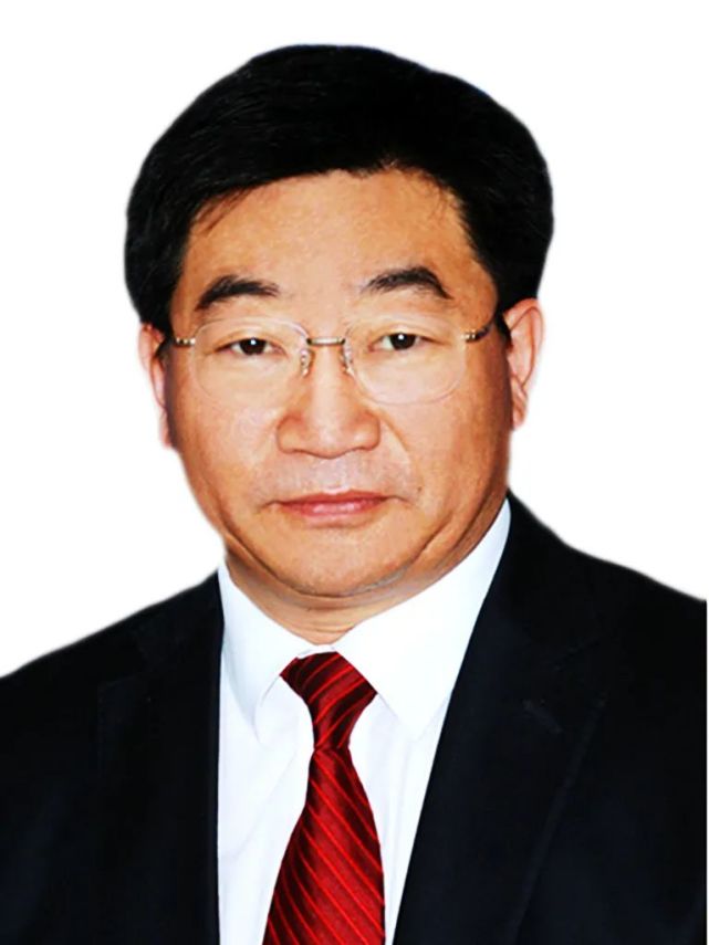 穆杰脱贫不是终点而是起点脱贫攻坚先进个人