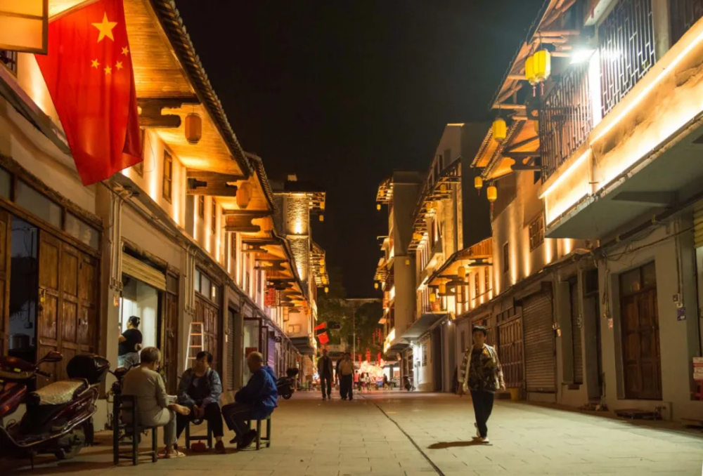 连州市中山路为西北-东南走向,西北起爱民路,东南至城隍街,路线全长约