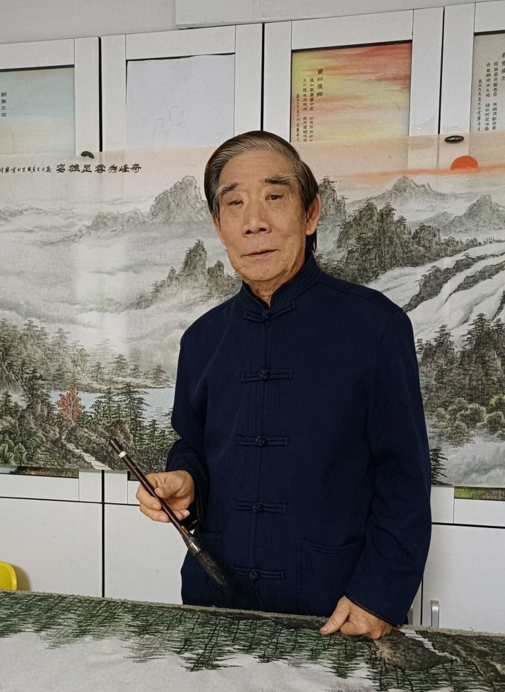 艺术简介张文山,别号半月斋主,1950年生,籍贯北京.