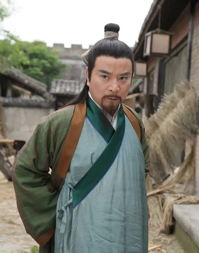 瑶男郎岳跃利30岁演爹半个娱乐圈都是他娃今老成这样