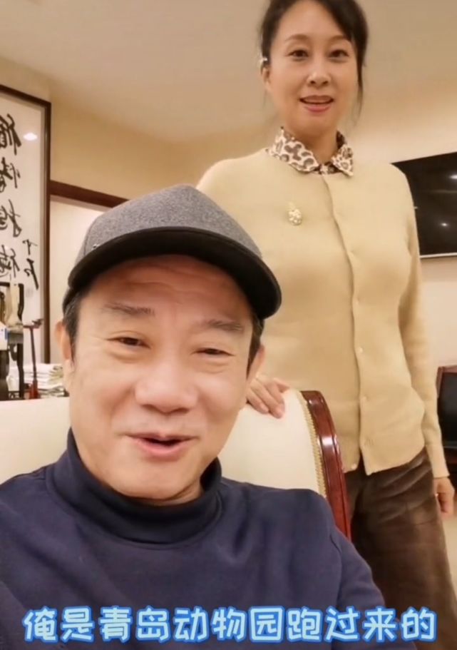 央视名嘴赵保乐晒近况眼袋下垂显老态曾是售货员却被冯巩看重