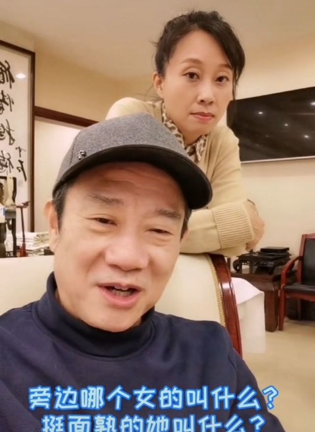 央视名嘴赵保乐晒近况眼袋下垂显老态曾是售货员却被冯巩看重