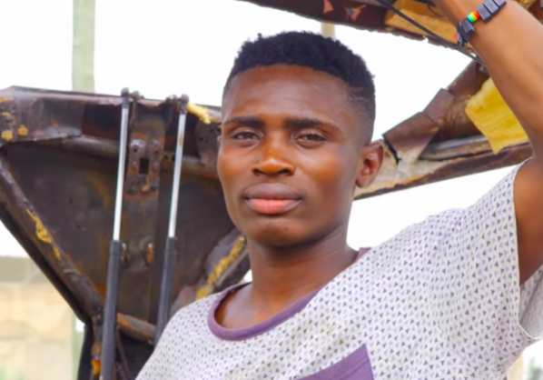 小伙外号加纳马斯克没钱没上学却靠自己造了一辆车