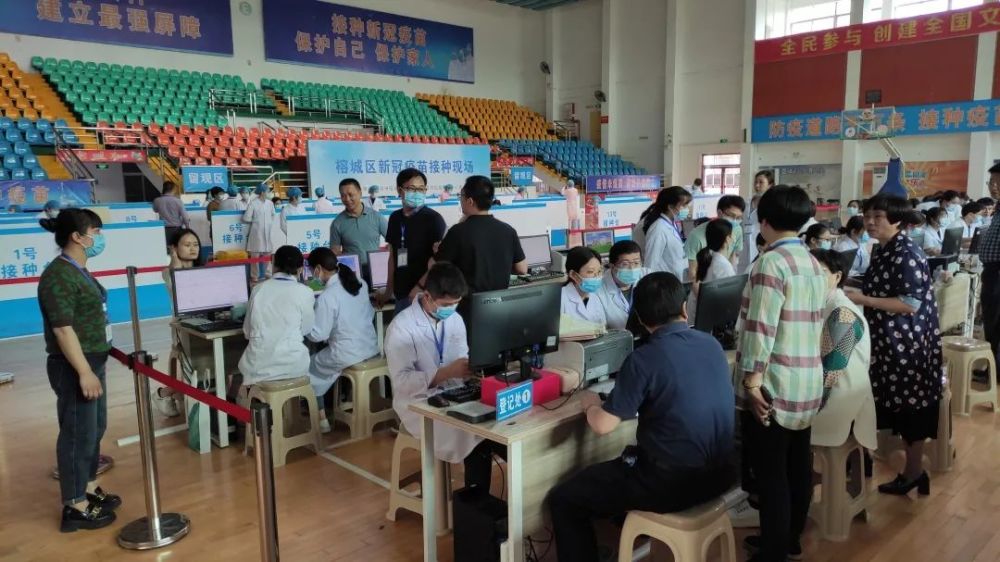 扩散!揭阳市区东风广场体育馆启用新冠疫苗大型临时接种点