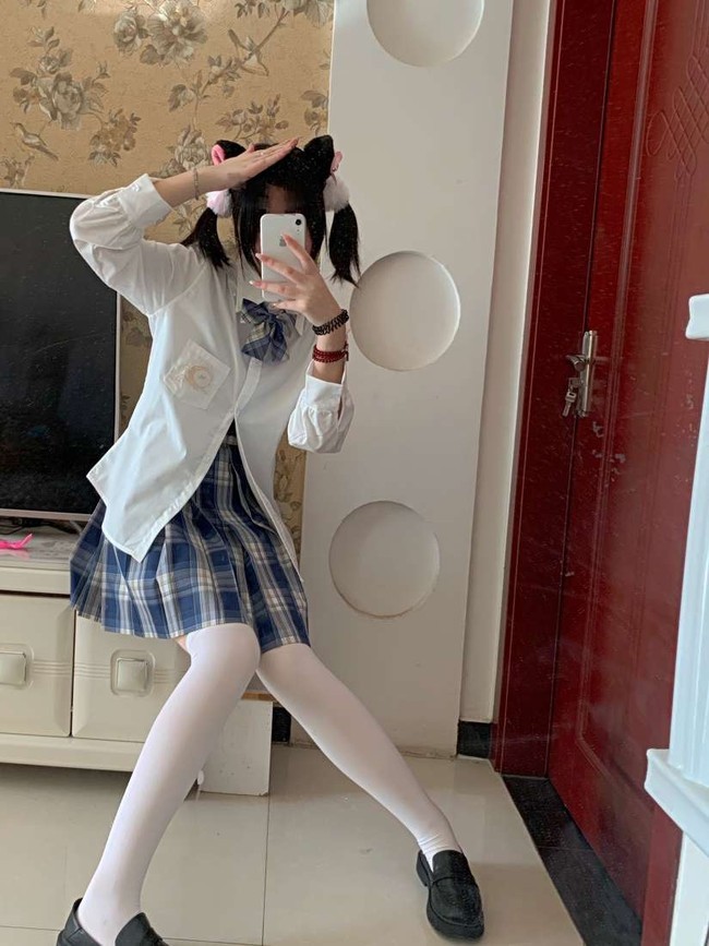 jk少女白丝猫耳好想捏一捏小姐姐