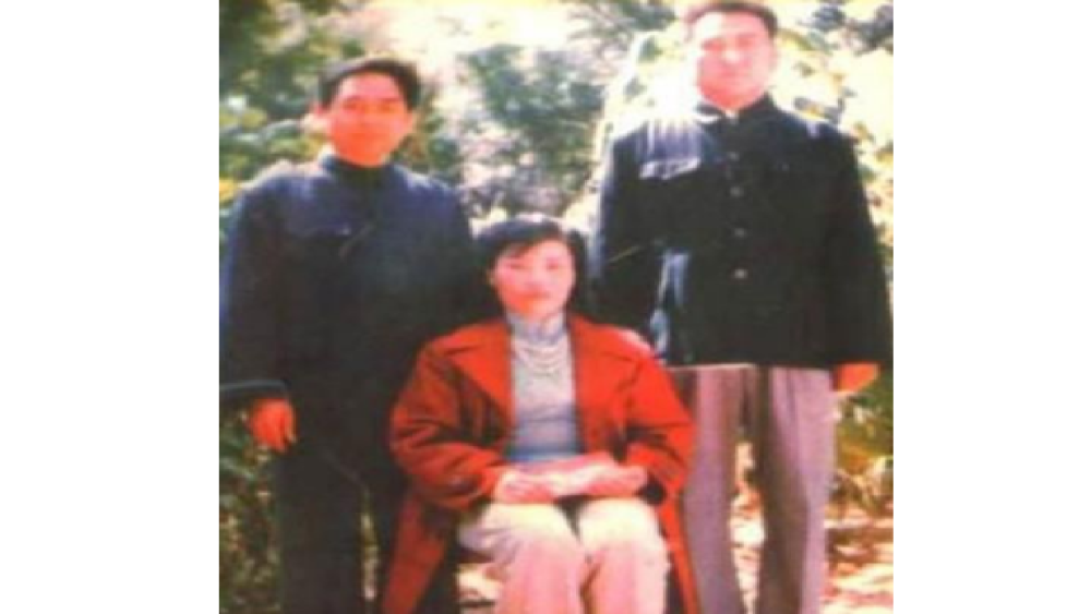所以走街串巷为农民治病的晁正芳在当地拥有了很高的声望,大家有个