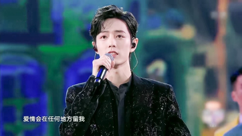山河如画不如你眉目清浅 歌手肖战舞台照来袭
