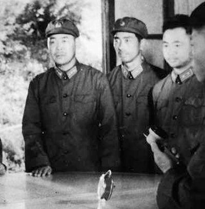 大校营长岳振华被开国元帅们轮流敬酒让全营官兵烤鸭吃到腻