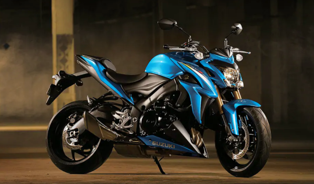 铃木四缸公升级街车改款!_腾讯新闻