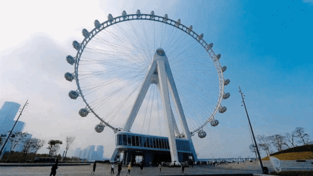 128米高空俯瞰"宝安湾",记者抢先探营"湾区之光"摩天轮