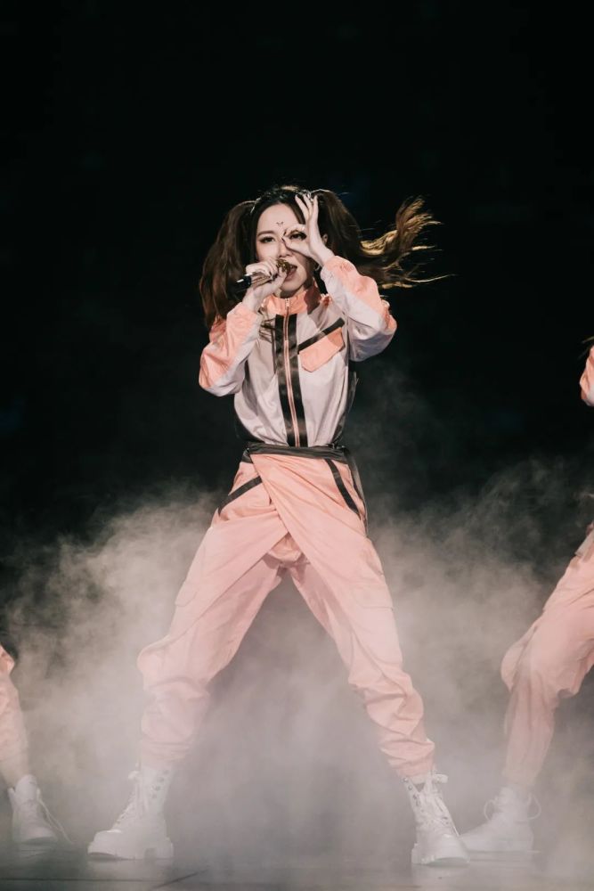 《超能力》--邓紫棋-全新唱跳新歌《超能力》在《为歌而战》的舞台上