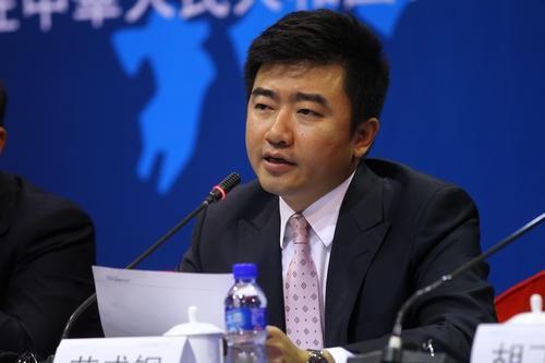 前央视主持人芮成钢:获刑6年现出狱,模样大变已无当年潇洒_腾讯新闻