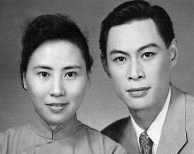 其实狄梵已经是刘琼的第二任妻子了,他的前妻是与周璇,欧阳飞莺,白虹