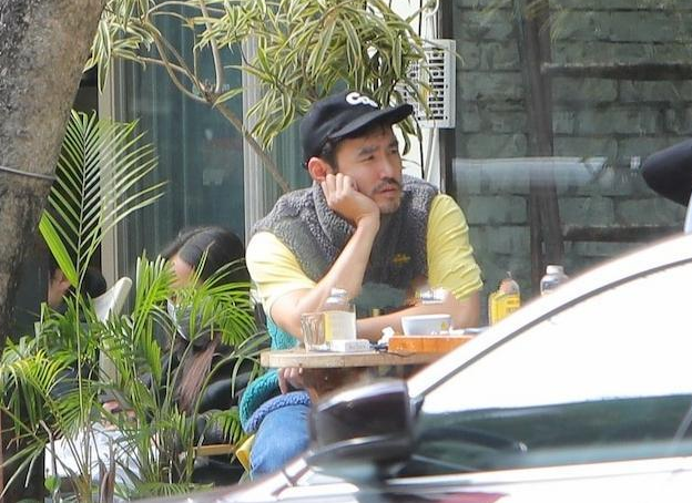 内分外甜蜜,一度传出绯闻,直至两年后张钧甯被曝与大7岁的黄凯伟相恋