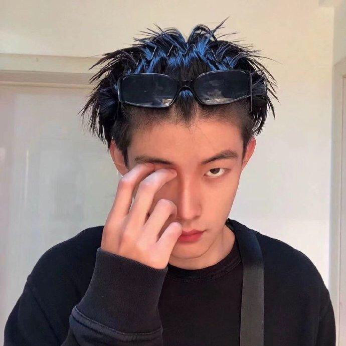 秒赞这组男生头像 未来3天你会获得双倍幸运