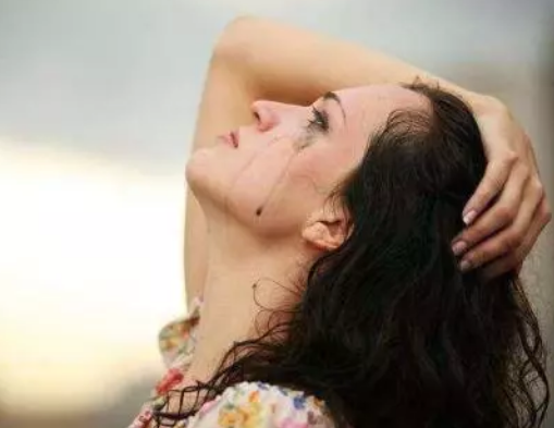 古风心理悬疑小说《我是谁》(十,催眠后负能量的释放)