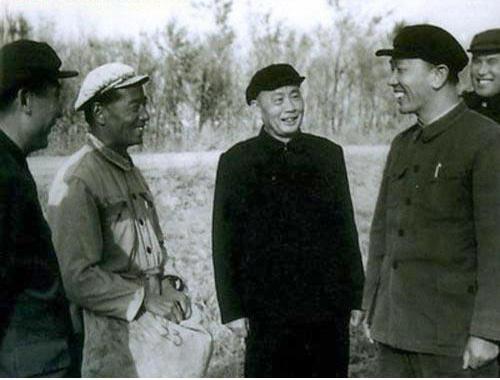 他42岁时任新疆军区第一任司令员他是谁