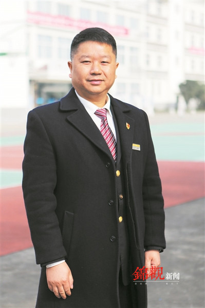 成都中欧班列火车司机胡勇从30到1000再到10000一趟趟班列让成都耀眼