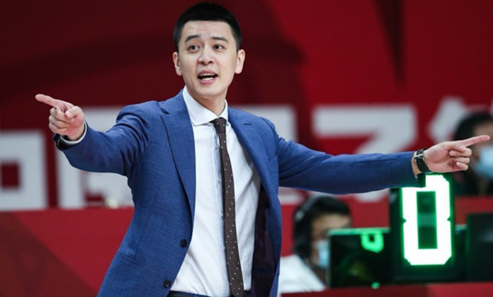 杨鸣怒怼裁判被吹罚弗格轰183成主力联手梅奥双外援夺冠