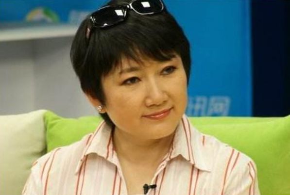 一婚嫁大学老师二婚嫁和珅如今60岁的成方圆现状如何